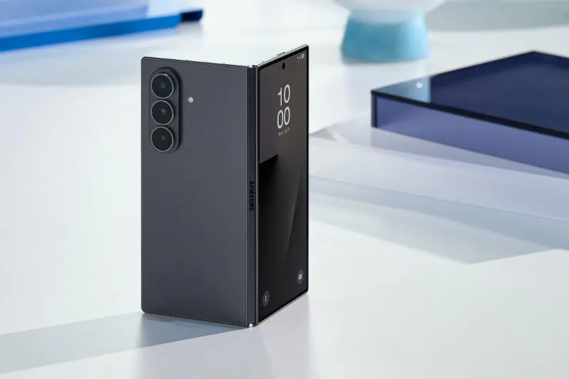 Galaxy Z Fold7 in Jetblack, front view